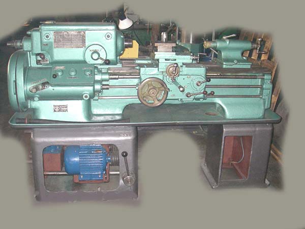 1Е61МТ Загальний вигляд універсального токарно-гвинторізного верстата Загальний вигляд універсального токарно-гвинторізного верстата моделі 1Е61МТ